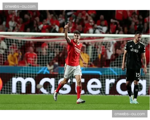 门兴格拉德巴赫vs法兰克福,主队利用角球战术率先破门