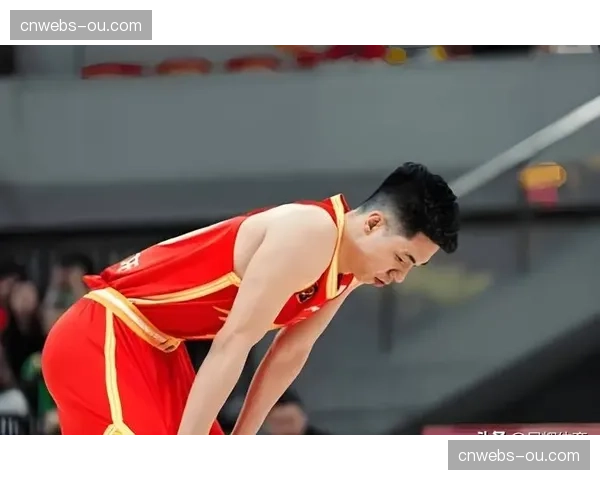 朱俊远投绝杀不中,双手掩面,赵岩昊上前安慰俱乐部小将 朱俊远投绝杀不中,双手掩面,赵岩昊上前安慰俱乐部小将